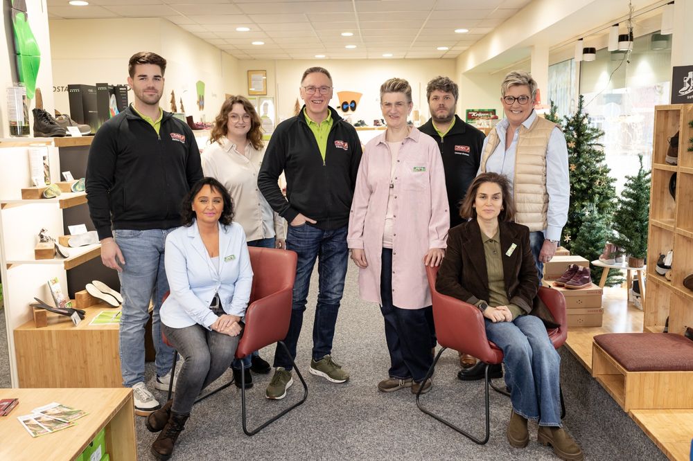 Das Team von Kröger Gesunde Schuhe im Verkaufsraum des Ladengeschäfts